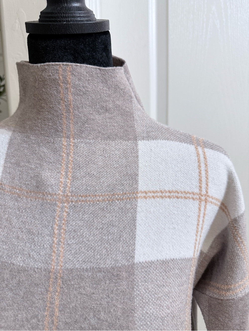 Rachel Zoe Plaid Mock Neck Sweater in Taupe and Cream Size L - Picture 4 of 9